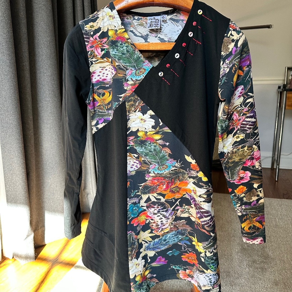Parsley & Sage top tunic black and floral size small
